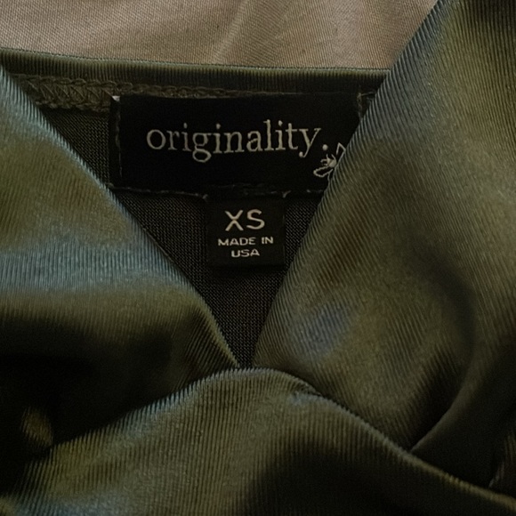 Green silk tank top xs brand originality - Picture 2 of 2